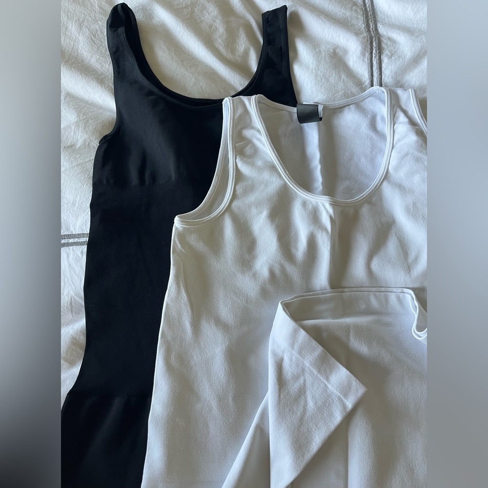 Lot of 2 Spanx black and white. Size small.